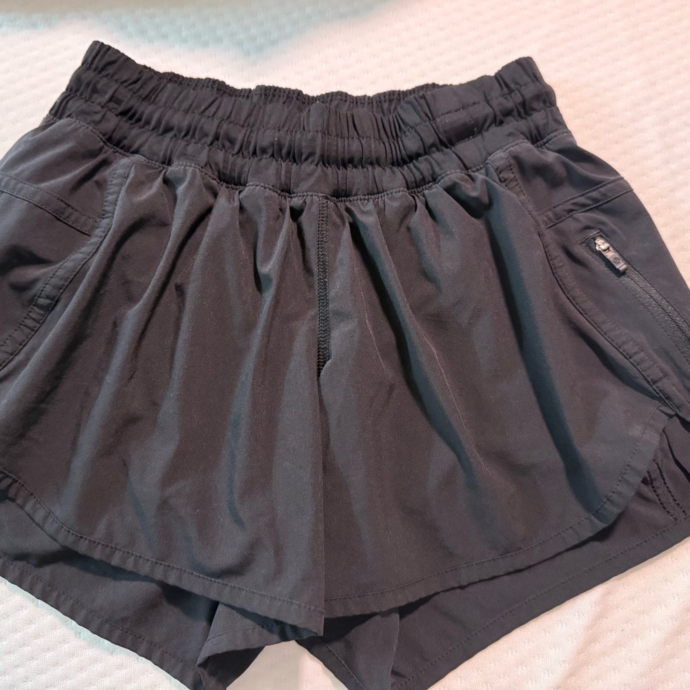 Lululemon Athletica Black Athletic Shorts Moisture-Wicking Relaxed Fit